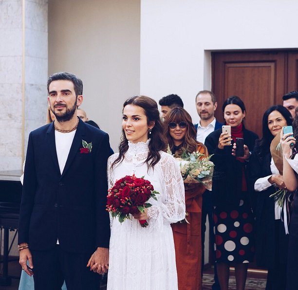 Певица Сати Казанова скрыла реальную дату свадьбы