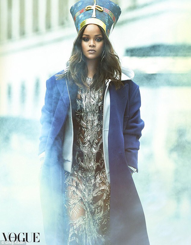 Пользователи сети раскритиковали образ Рианны на обложке Vogue