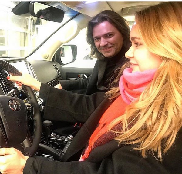 Стефания Маликова получит на совершеннолетие роскошный автомобиль
