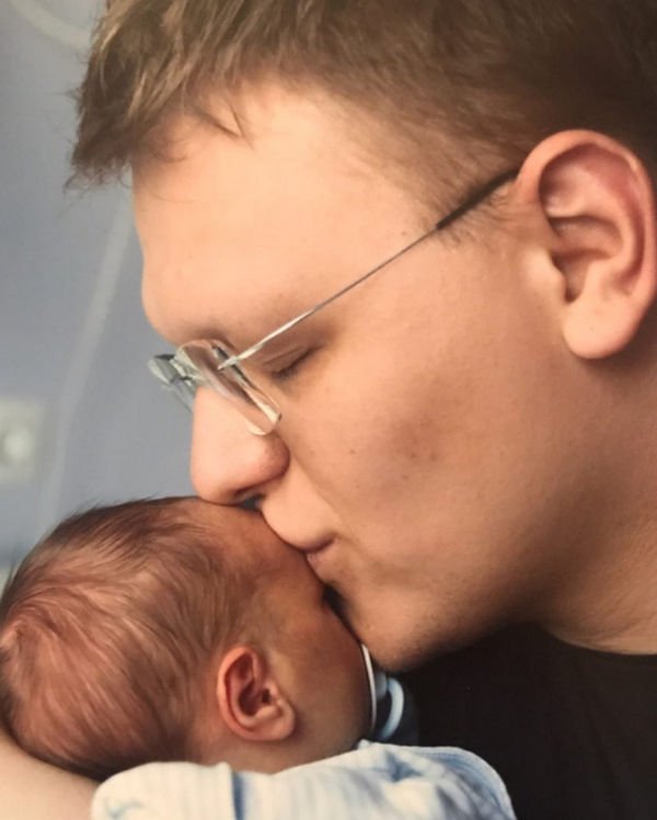 Надя Ручка растрогала милой фотографией мужа с новорожденным сыном