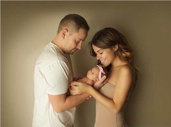 Галина Ржаксенская впервые поделилась снимком лица новорожденной дочери