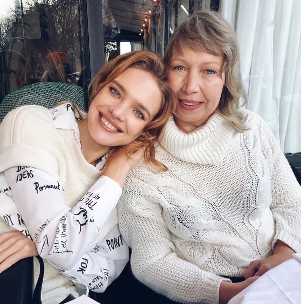 Наталья Водянова поделилась совместными фотографиями с мамой