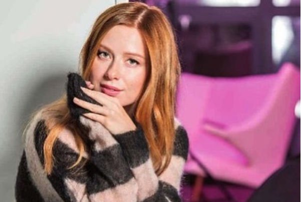 Юлия Савичева отправилась на гастроли впервые после рождения дочери