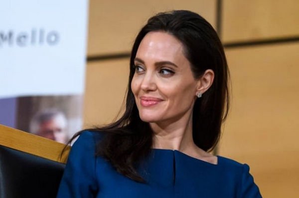 Анджелина Джоли не позволяет детям встретить Новый год с Брэдом Питтом