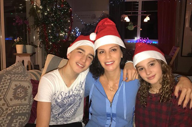 Супруга Дмитрия Хворостовского выложила в сеть рождественское фото с детьми