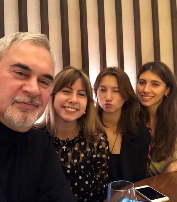 Валерий Меладзе показал редкий снимок с дочками