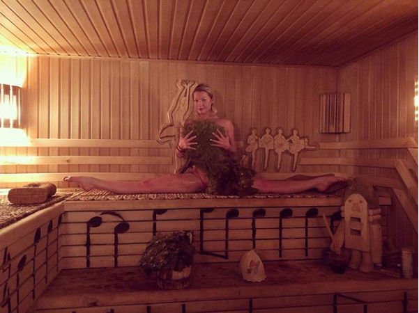Анастасия Волочкова продолжает размещать сексуальные снимки