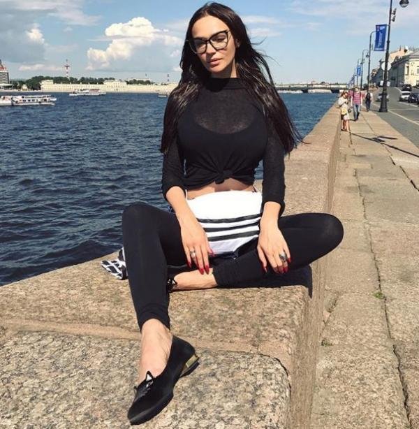 Алёна Водонаева подверглась жесткой критике из-за фото на обложке Playboy