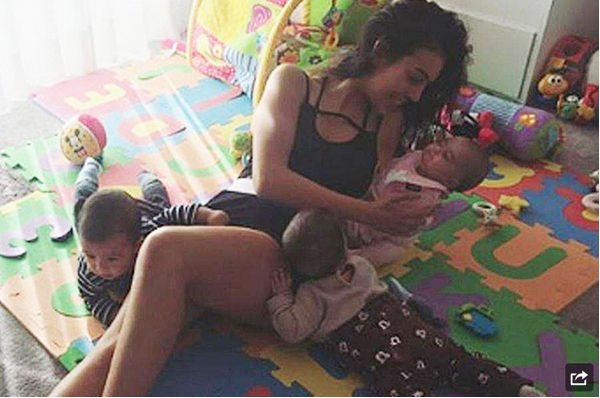 Джорджина Родригес уделяет одинаковое время трем маленьким детям Криштиану Роналду