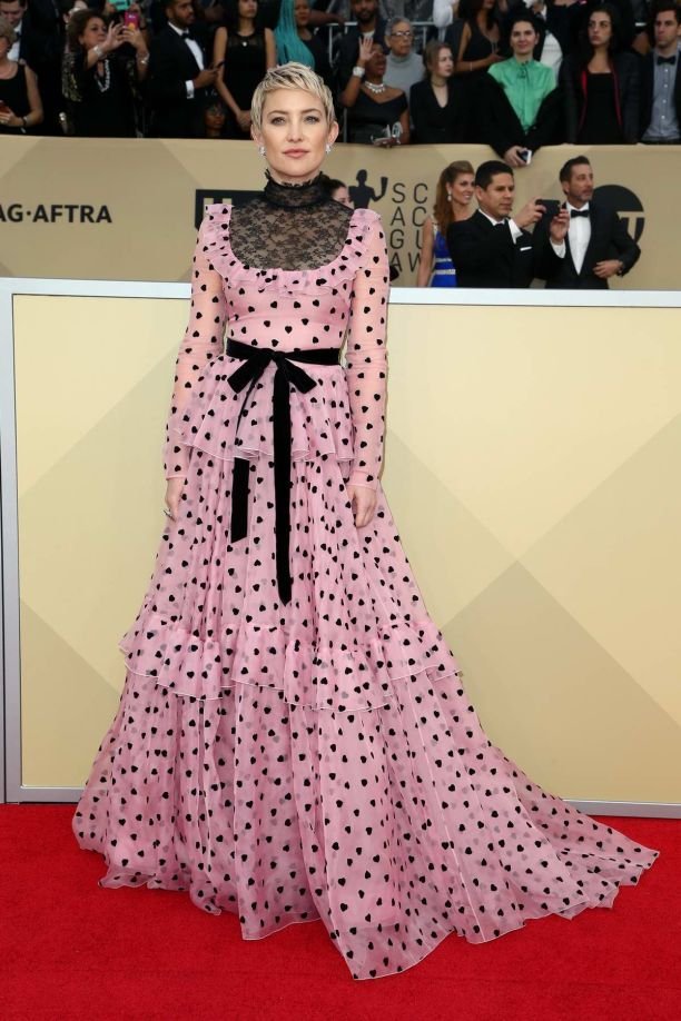 Знатоки моды раскритиковали неудачное платье Кейт Хадсон