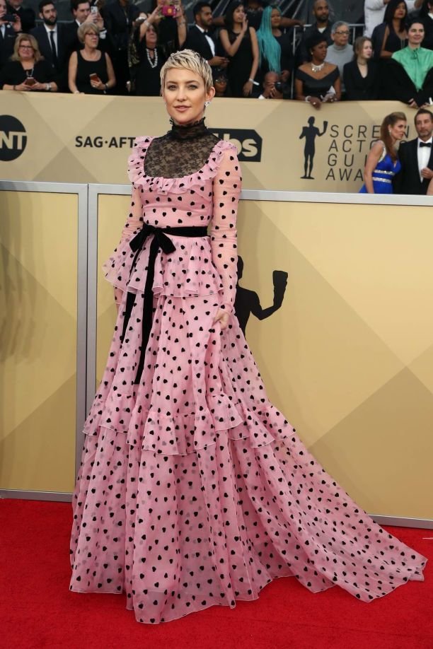 Знатоки моды раскритиковали неудачное платье Кейт Хадсон