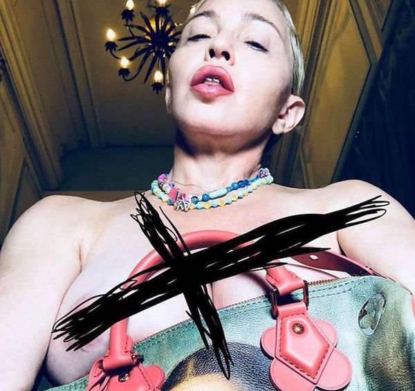 Мадонна показала груди на обнаженном фото