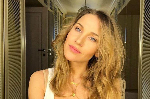 Фанаты Юлии Ковальчук раскритиковали звезду за то, что она скрывает имя дочери