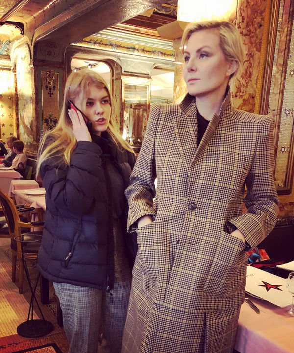 Рената Литвинова делится снимками с дочкой из Парижа