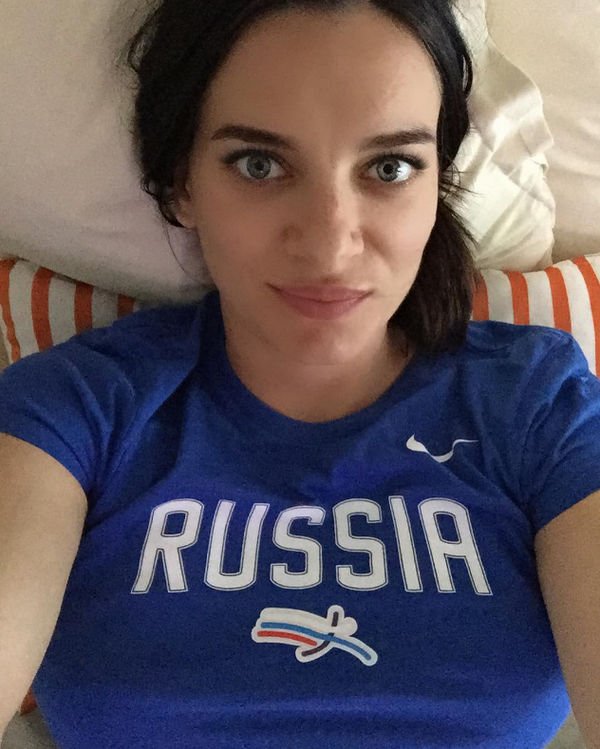 Елена Исинбаева выложила первый снимок после родов