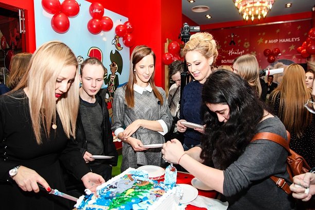 Меседа Багаудинова и Татьяна Терешина посетили премьеру мультфильма «Муми-тролли и Зимняя сказка»