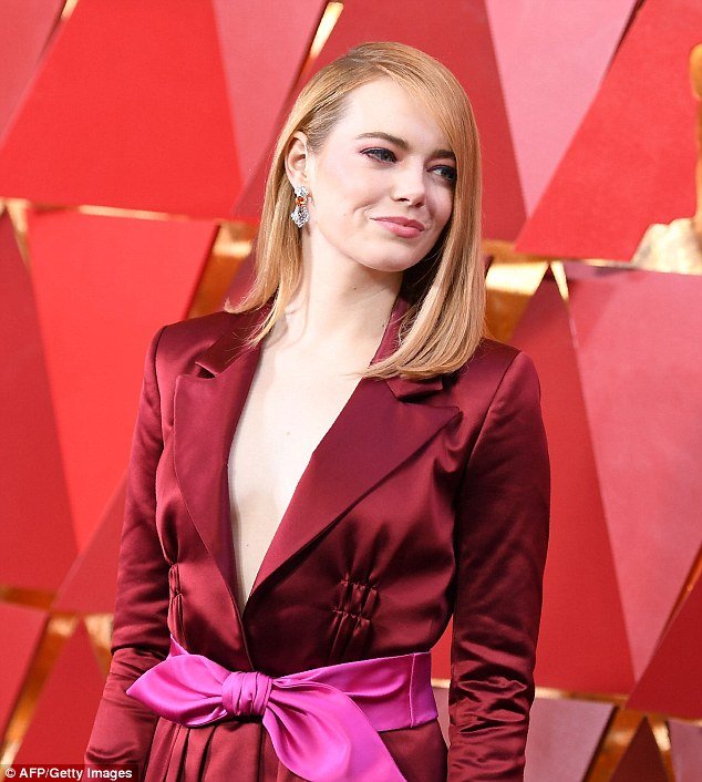 Эмма Стоун в неоднозначном наряде на красной дорожке «Оскар-2018»