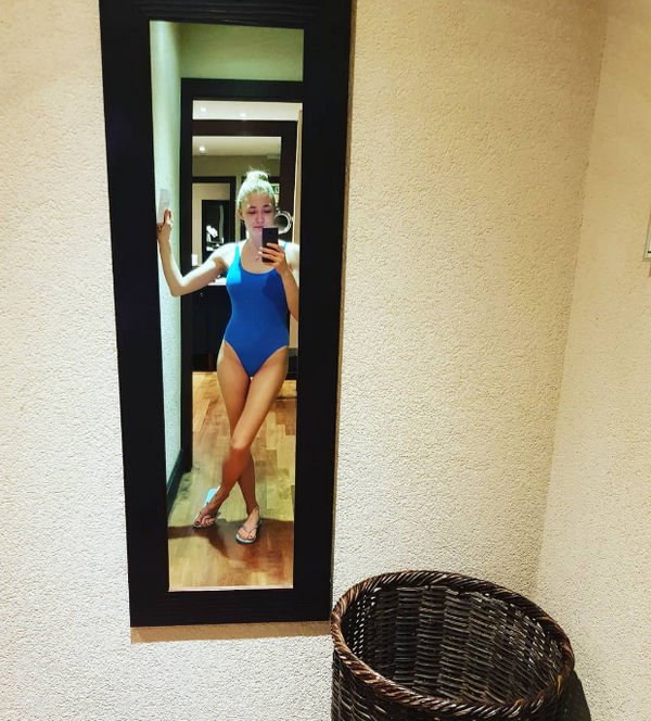 Оксана Акиньшина продемонстрировала идеальную фигуру в купальнике
