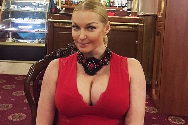 Анастасия Волочкова ужаснула состоянием груди без нижнего белья