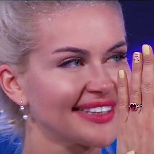 Участница Дом-2 Марина Африкантова носит кольцо за 1 миллион рублей