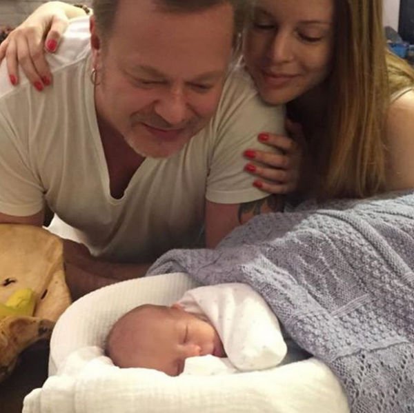 Владимир Пресняков удивил фотографией с новорожденным малышом