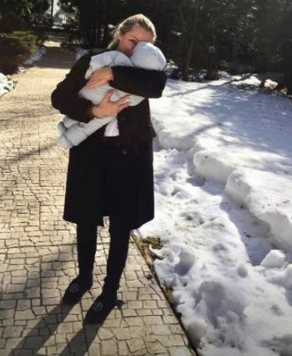 В Сети опубликован новый снимок новорожденного сына Дмитрия Маликова