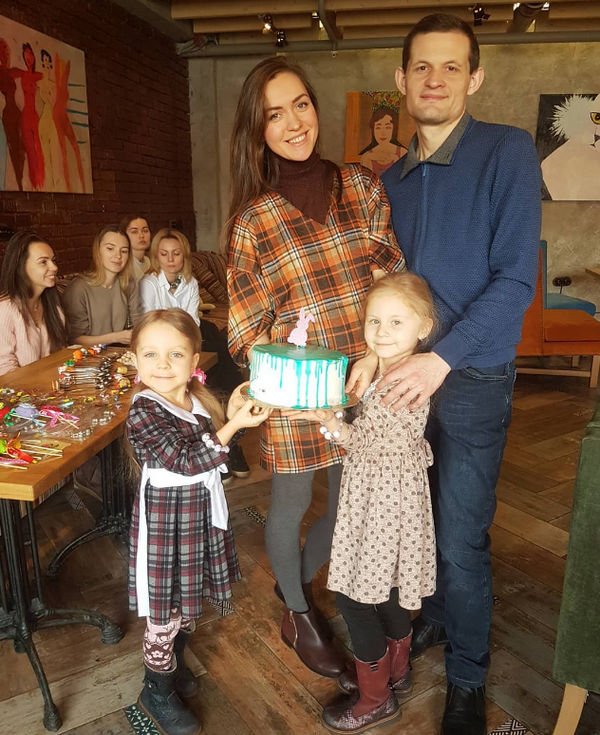 Беременная Мария Адоевцева тяжело переживает расставание с мужем