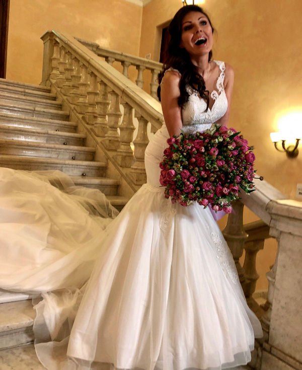Наталья Бочкарева поделилась фото в свадебном платье, заинтриговав фанатов