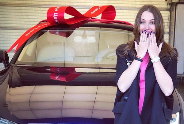 Дмитрий Дибров купил жене дорогой автомобиль