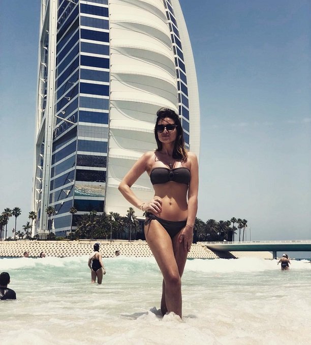 Ксения Бородина ошеломила стройной талией в бикини на отдыхе в Дубаи