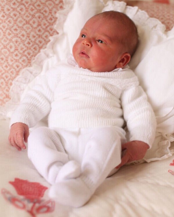 Новые снимки новорожденного принца произвели фурор в Сети