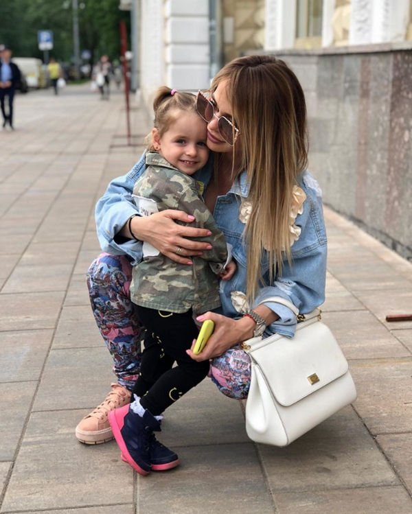 Беременная Анна Хилькевич призналась, что неправильно воспитывала дочь