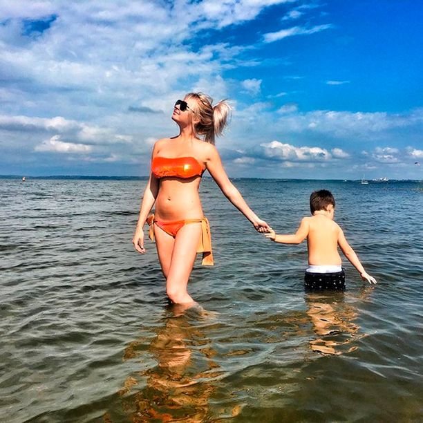 Фотоюмор: "Моя мамасиста". Сексуальные мамочки из России покоряют пляжи