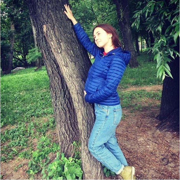 16-летняя Катя Старшова шокировала, показав заметно округлившийся живот