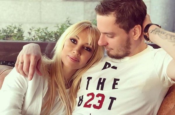 Беременная Лера Кудрявцева с мужем отпраздновала первый юбилей свадьбы