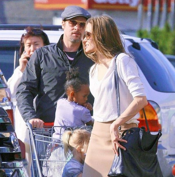 Анджелина Джоли настроена на то, чтобы рассорить детей с Брэдом Питтом