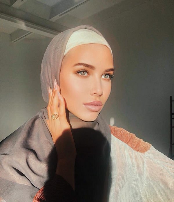 Анастасия Решетова вызвала бурные обсуждения своим фото в хиджабе