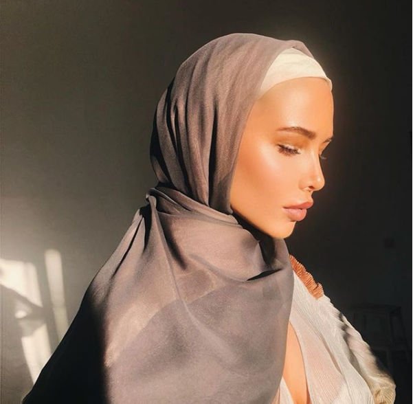 Анастасия Решетова вызвала бурные обсуждения своим фото в хиджабе