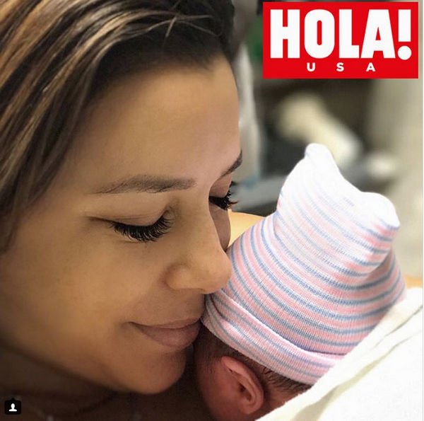 Ева Лонгория опубликовала милый снимок новорожденного сына