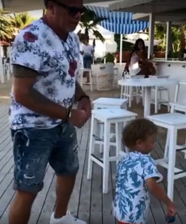 Фанаты пришли в восторг от танца Владимира Преснякова с маленьким сыном