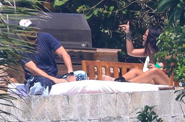 В Сети появились снимки Рианны с отдыха с арабским миллиардером