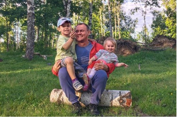Степан Меньщиков подарил экс-супруге с детьми новую квартиру
