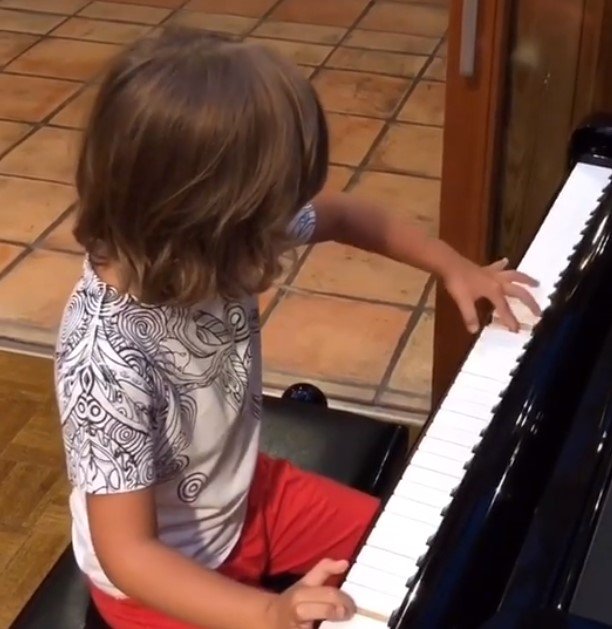 Раймонд Паулс дал уроки игры на фортепиано Гарри Галкину