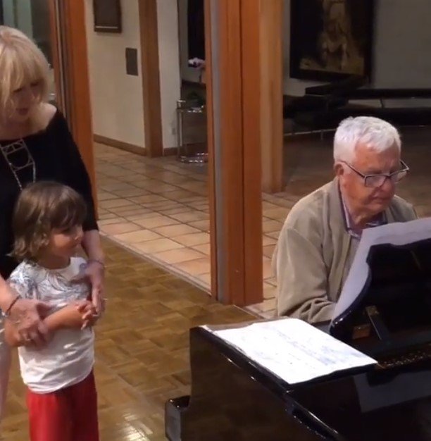 Раймонд Паулс дал уроки игры на фортепиано Гарри Галкину