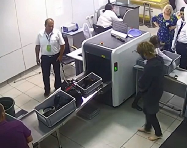 Сергей Зверев поскандалил с сотрудниками аэропорта аэропорта