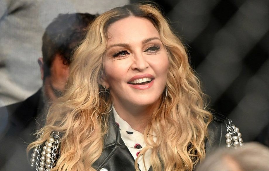 Мадонна шокировала подписчиков снимком в кружевном нижнем белье
