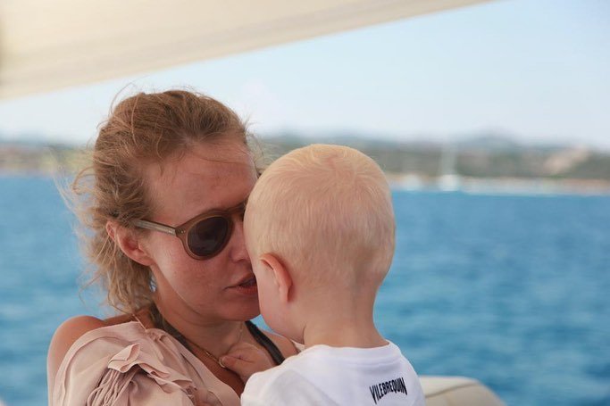 Беременная Ксения Собчак обновила блог трогательными фото с сыном Платоном