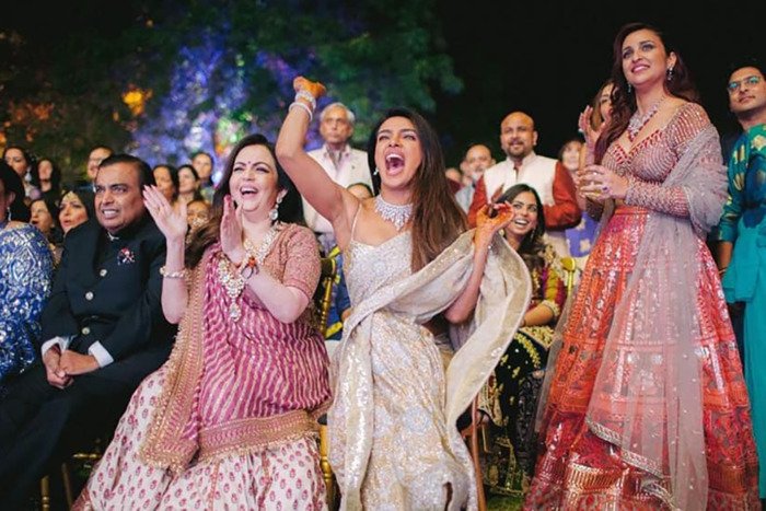 Свадьба Приянки Чопра и Ника Джонаса: в сеть попали фото роскошных нарядов невесты