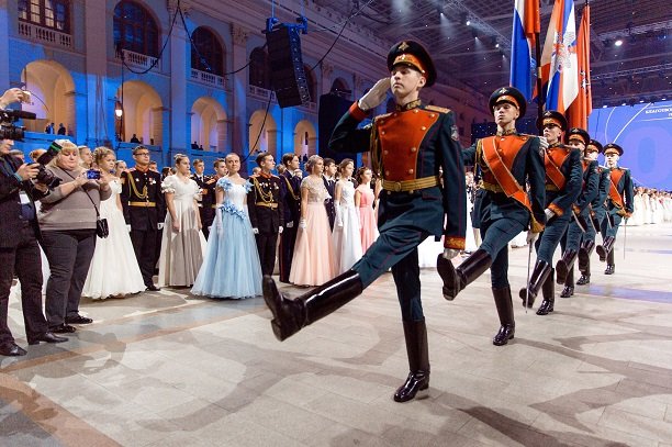Алиса Лобанова поздравила участников Международного кремлевского кадетского бала