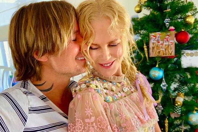 Николь Кидман показала нежные рождественские фото с супругом